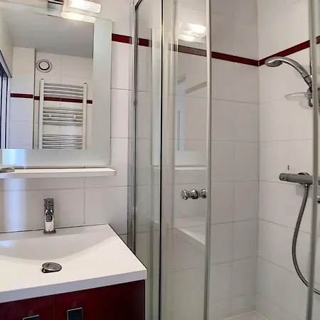 Renove Au Centre, Balcon, 3 Pers., 5eme Etage Appartement *